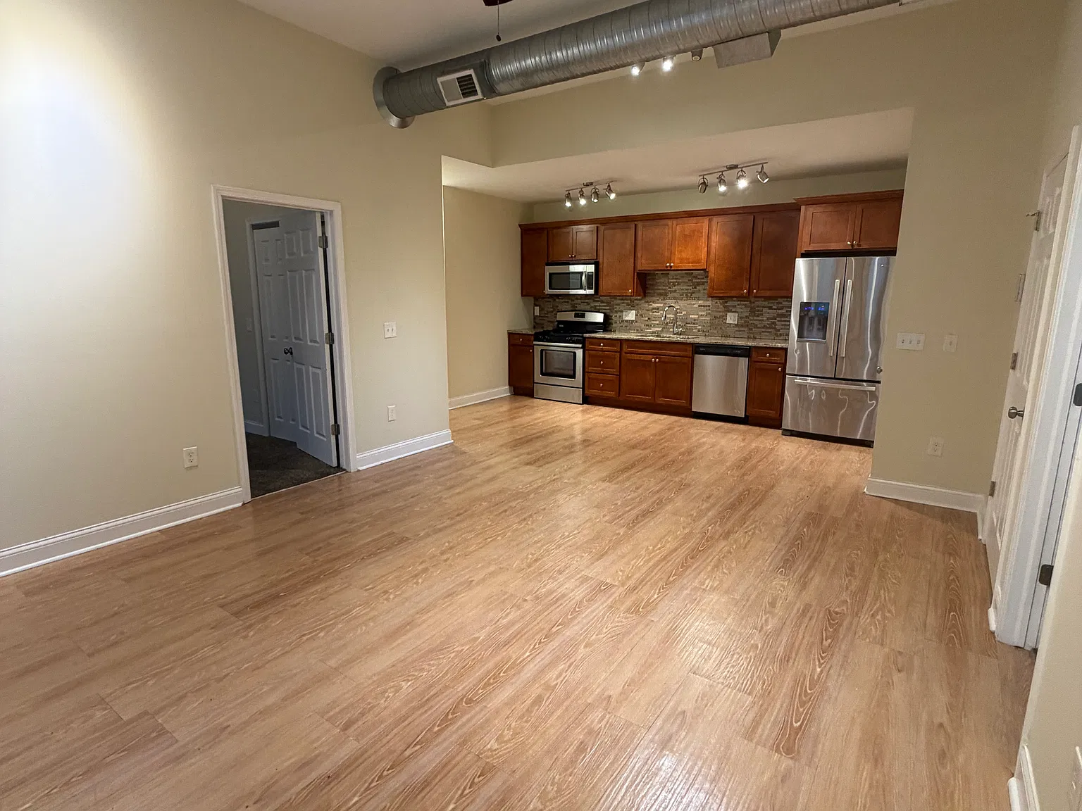 2 bed, 1.5 bath, 850 sqft, $1,750 — Photo 3