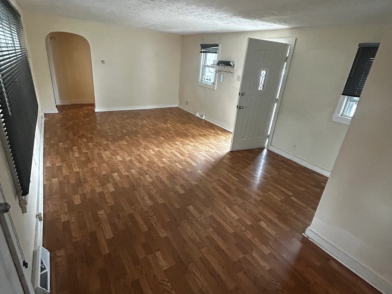 3 bed, 1.5 bath, 1635 sqft, $1,600 — Photo 1