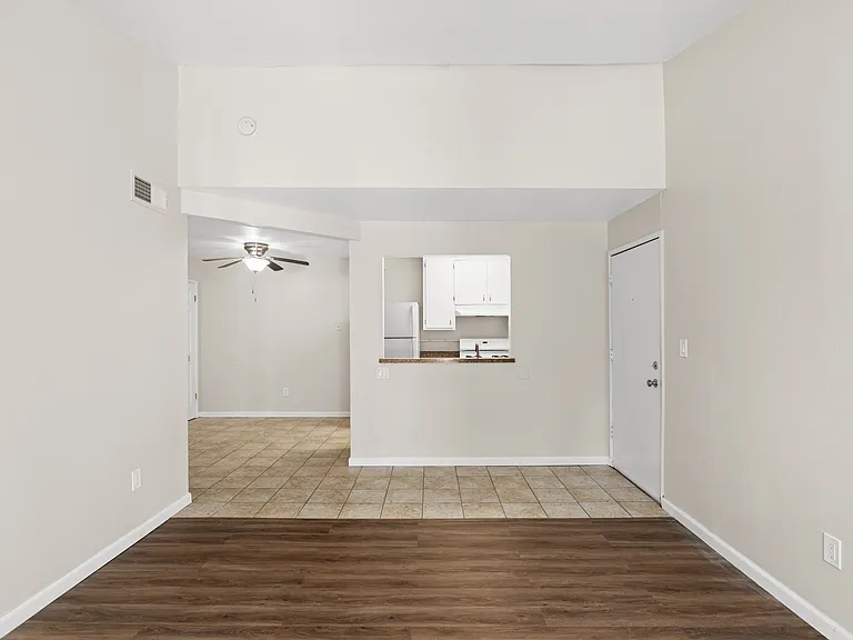Menlo Pointe — Photo 21