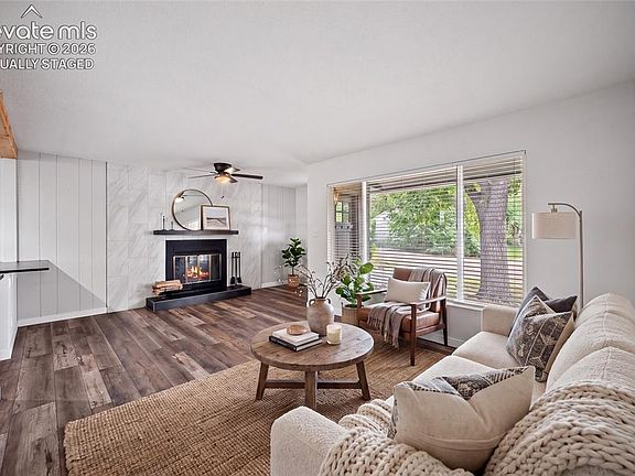 2nd image of 524 Acoma Dr