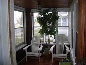 3rd image of 16 Verplanck Ln