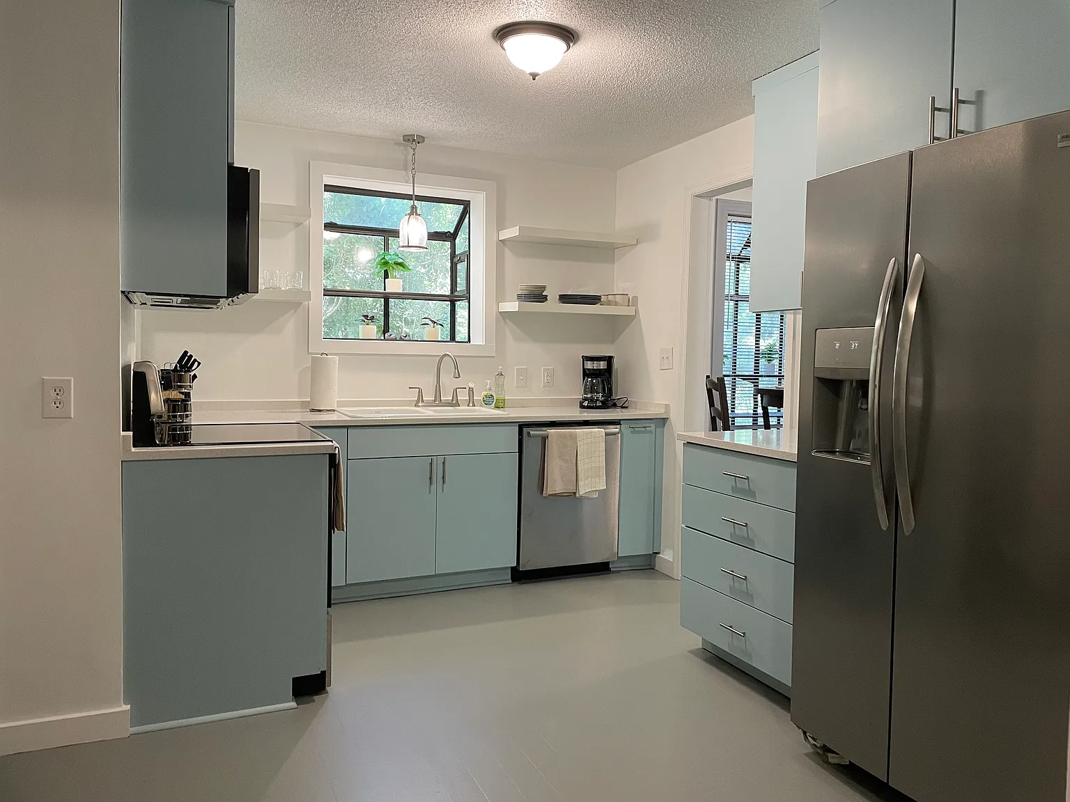 2107 Saint James Dr — Photo 4
