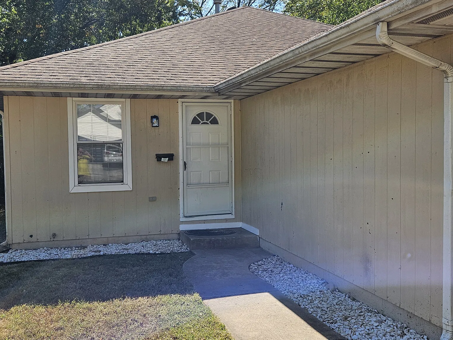 2 bed, 860 sqft, $900 — Photo 2