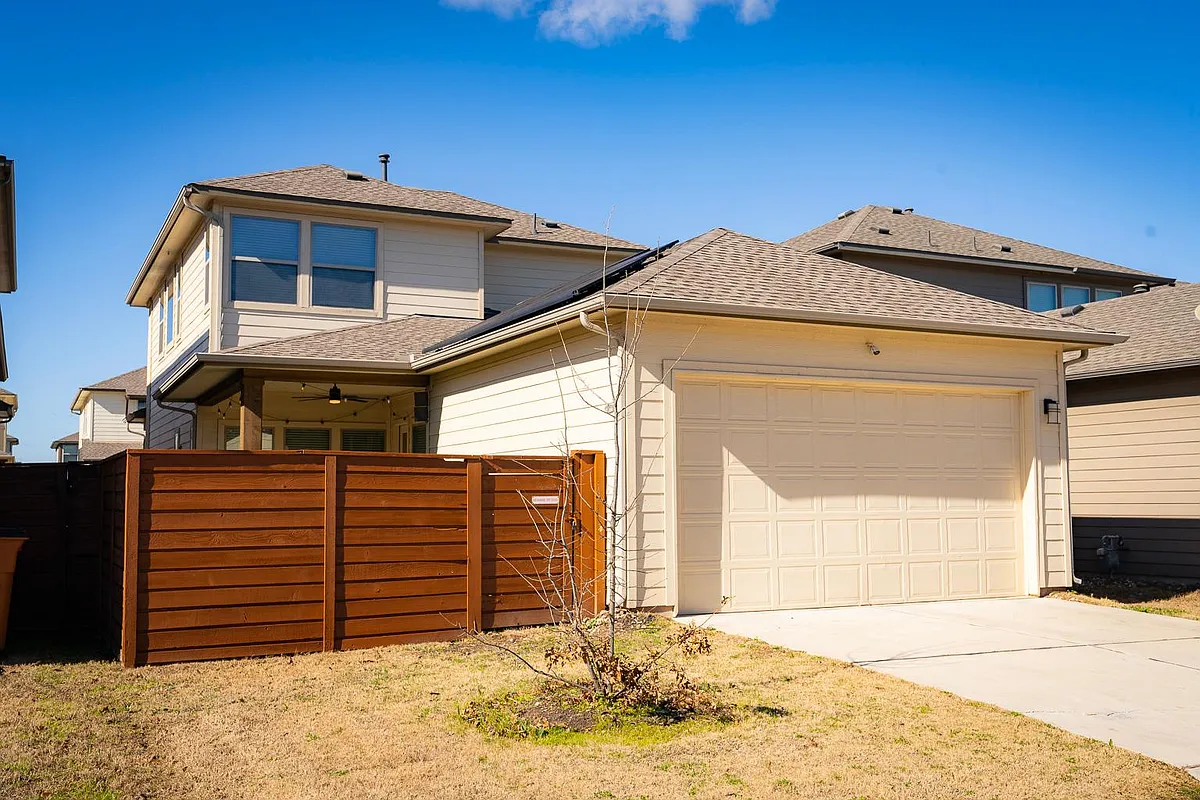Building Photo - 1711 Arcilla St