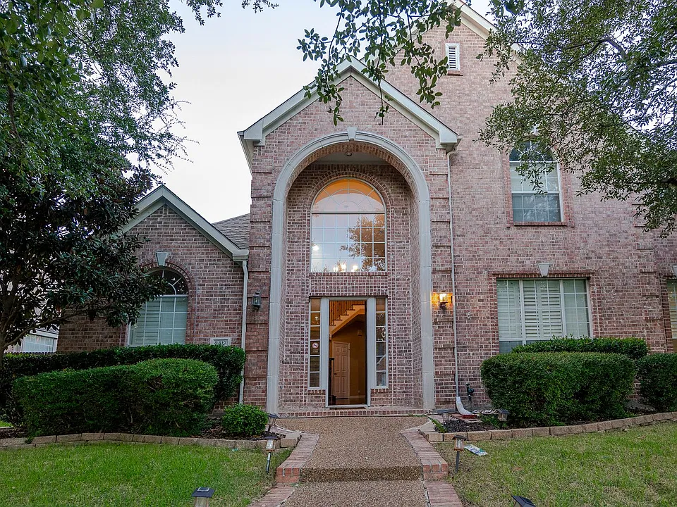 3417 Burnet Dr