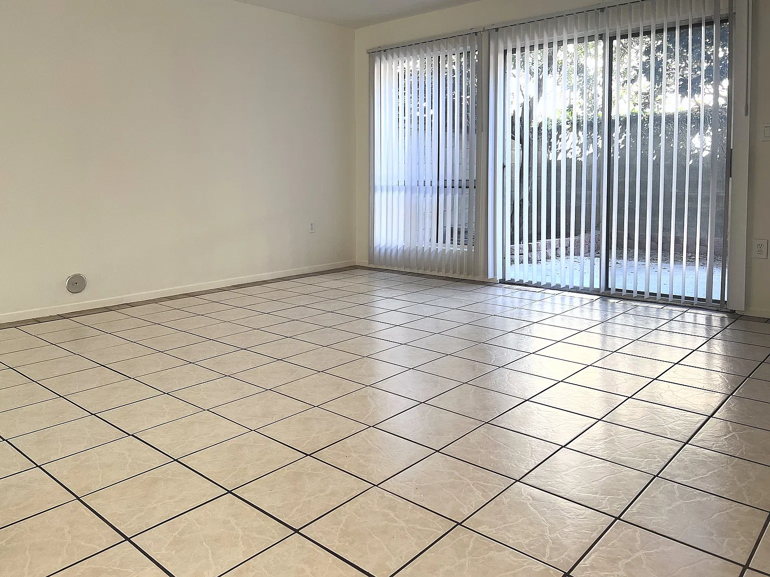 2 bed, 1.5 bath, 1000 sqft, $2,500 — Photo 3