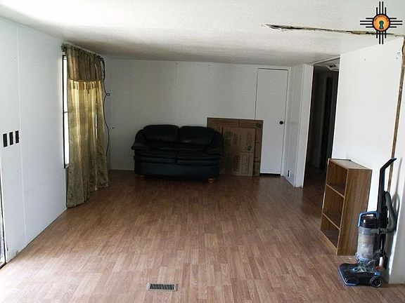 3rd image of 905 E 3rd Ave