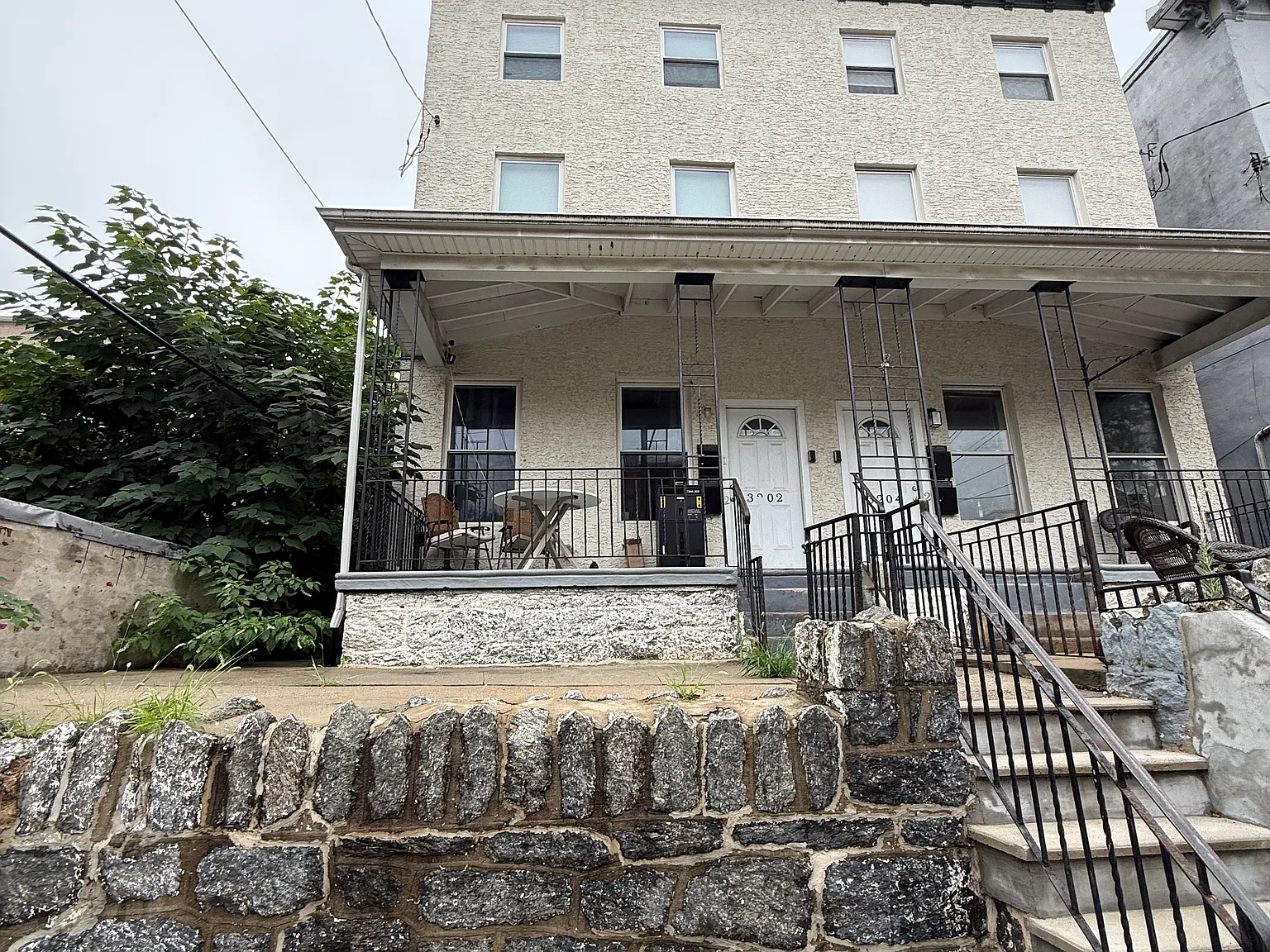 3 bed, 1800 sqft, $2,400 — Photo 1