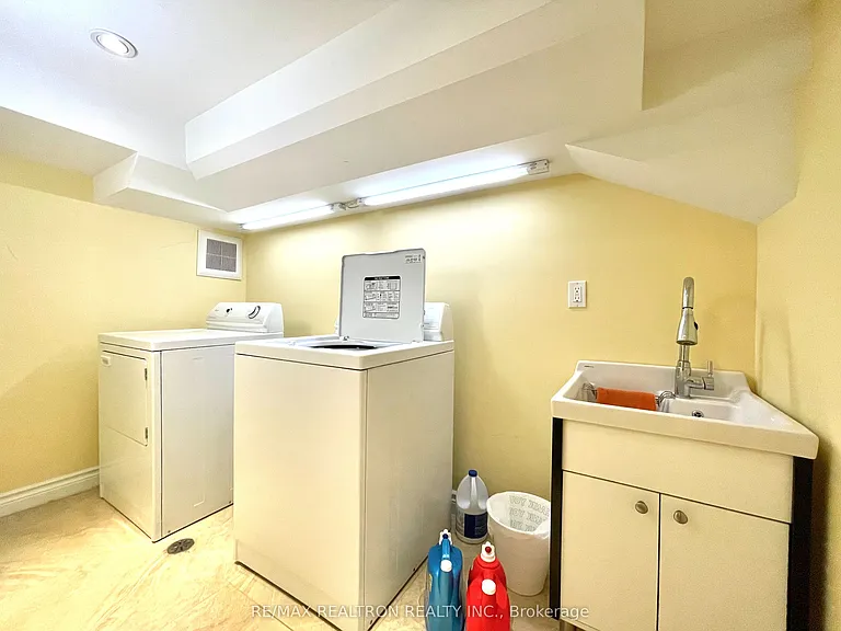 47 Summitcrest Dr #LOWER — Photo 12