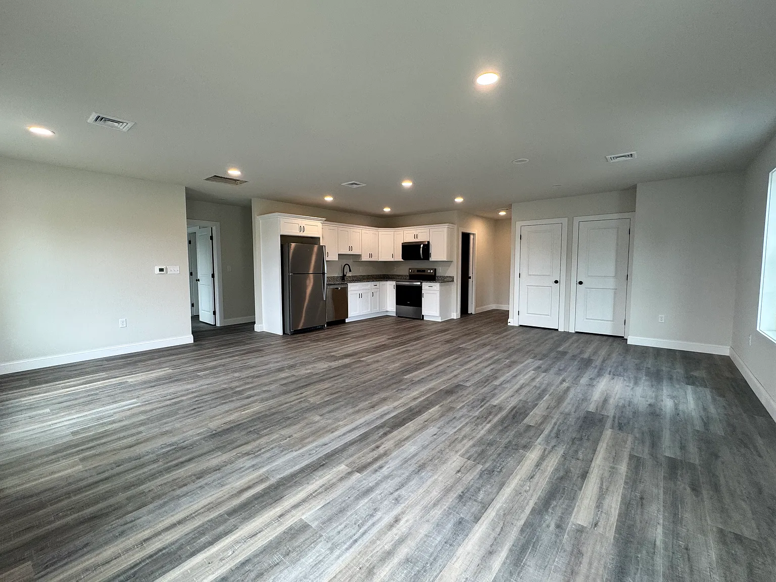 2 bed, 1.5 bath, 1600 sqft, $1,900 — Photo 2