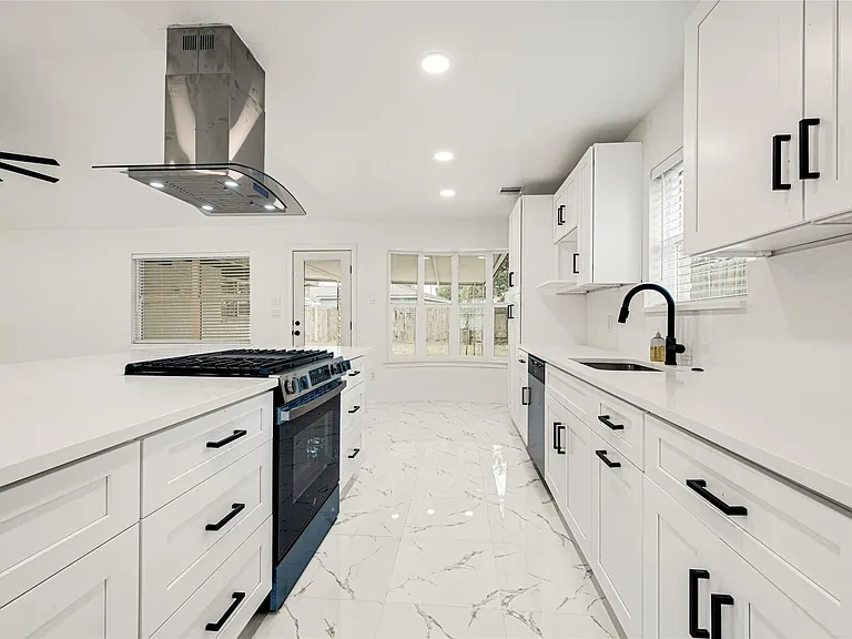 11411 Sagehurst Ln — Photo 10
