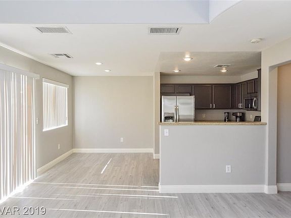 4th image of 10329 Adrianna Ave