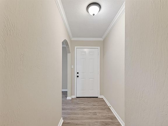 3rd image of 105 Longridge Dr