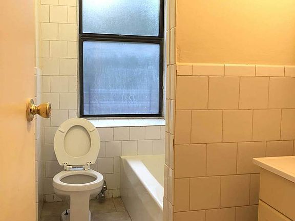5th image of 1010 President St APT 2L