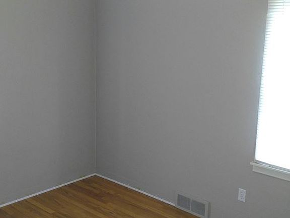 5th image of 3827 W Rockwell Ave