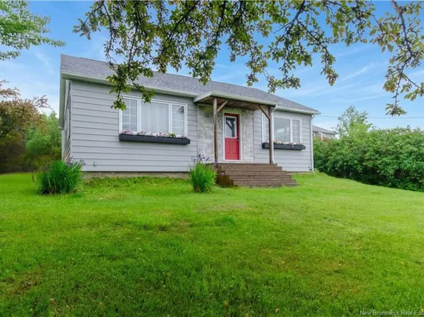 10 Essex St E, Saint John, NB E2J 4G5