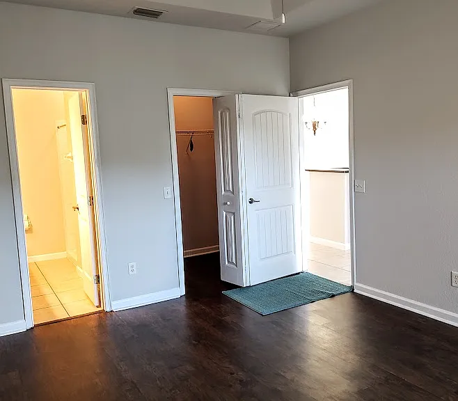 2935 NE 7th St #304 — Photo 7