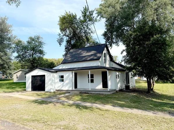 403 Pioneer Ave, Hayti, SD 57241