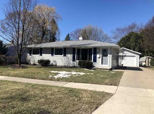 518 Clover Ln, Green Bay, WI 54301
