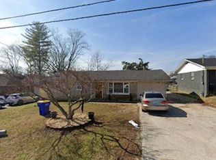 1213 Dean Dr, Bowling Green, KY 42101