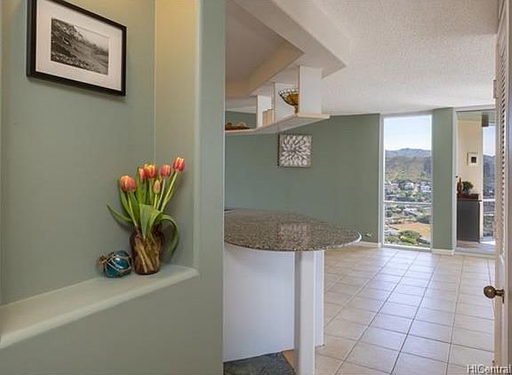 The entry of the unit is modern and sleek. Nice smooth architectural lines.....make this your new purchase!