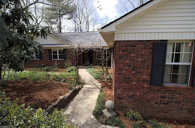 1st image of 705 Victory Ln