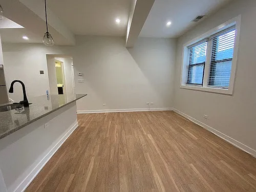 3138 N Seminary — Photo 21