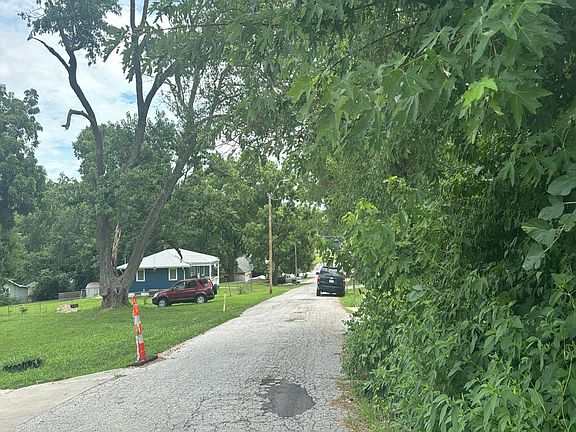 4th image of 3837 Windsor Rd