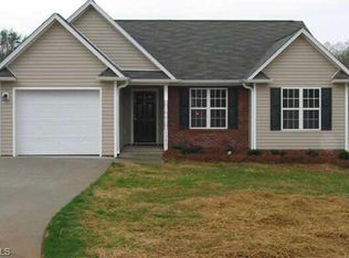 8 Tea Berry Rdg, Winston Salem, NC 27127