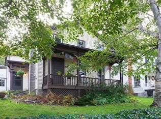 31 Maple St, Lyons, NY 14489