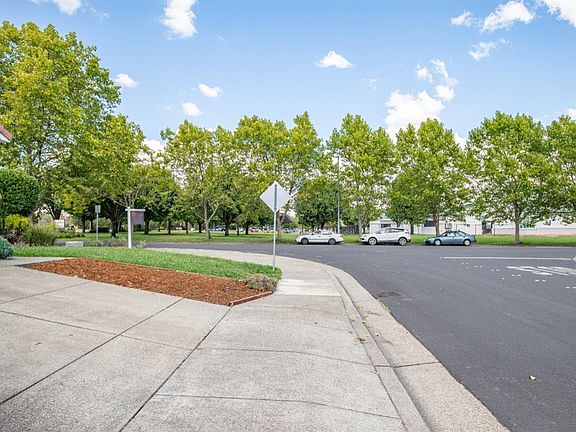 3rd image of 700 Sierra Court
