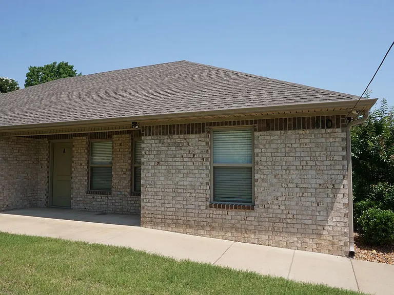 410 W Matthews Ave — Photo 5