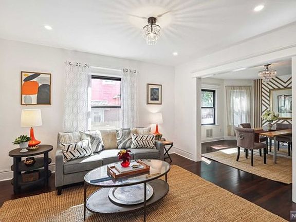 3rd image of 7 Laurel Pl