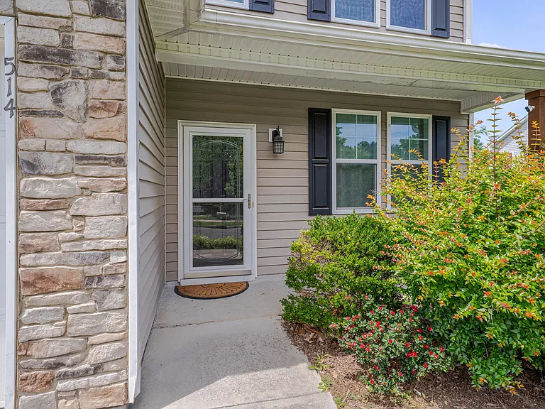 514 Jerome Rd — Photo 2