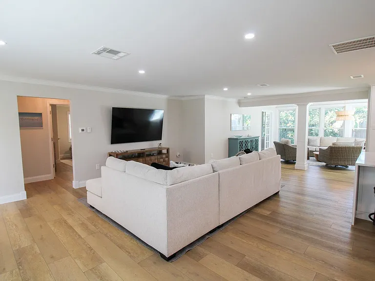 691 Russell St — Photo 6