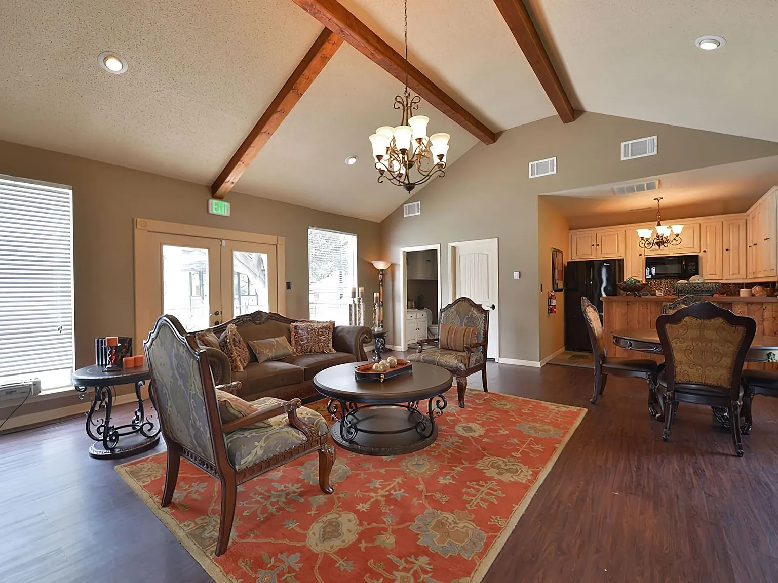 Toscana Apartments — Photo 4
