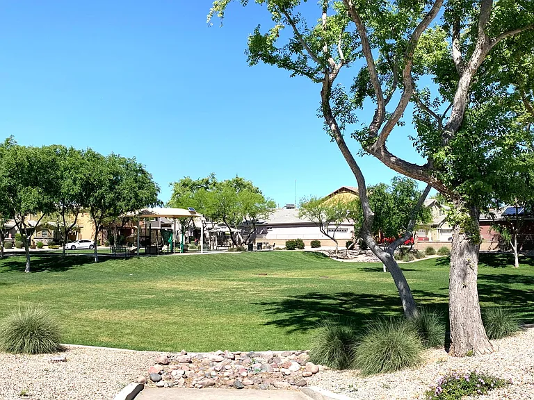 SUBDIVISION W/LARGE PARK