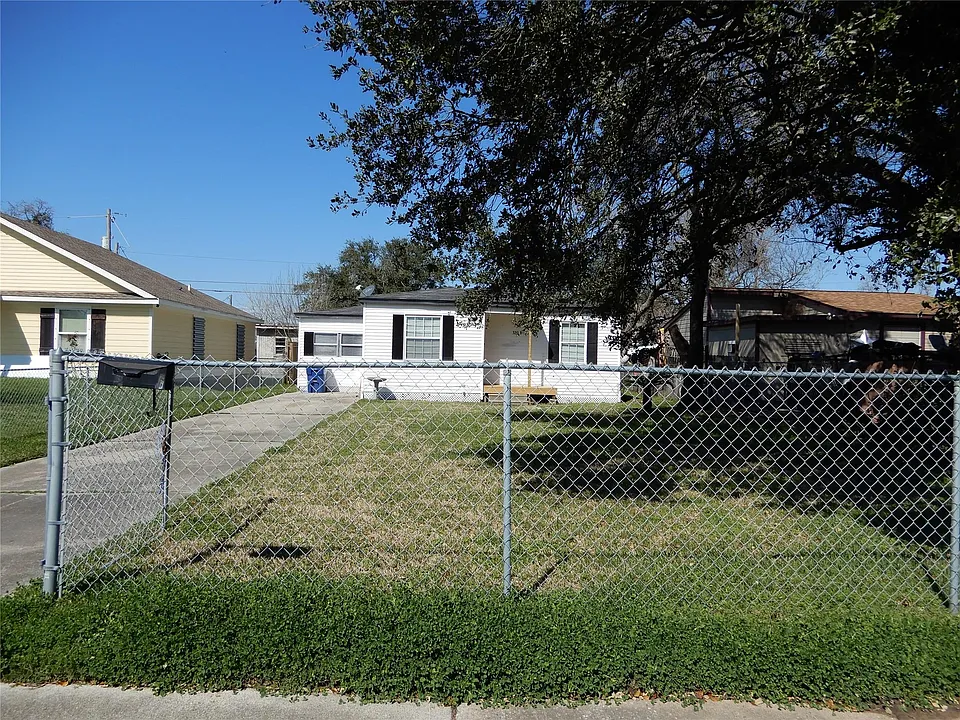 320 17th Ave N