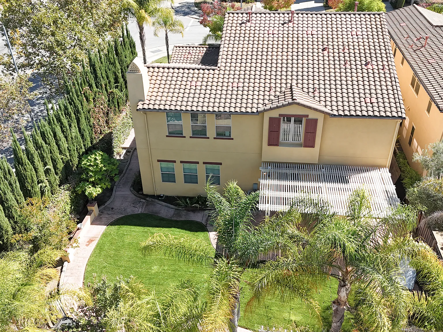 5 bed, 3780 sqft, $6,999 — Photo 4