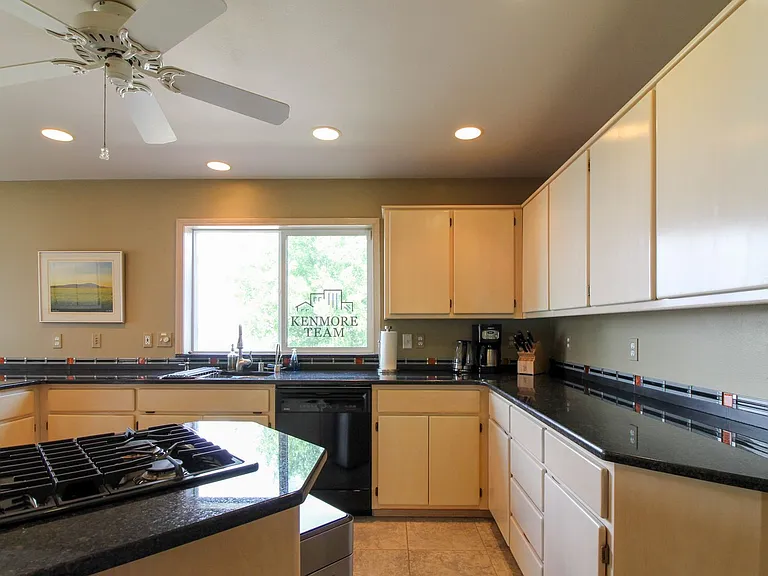 2141 N Columbia River Rd — Photo 4