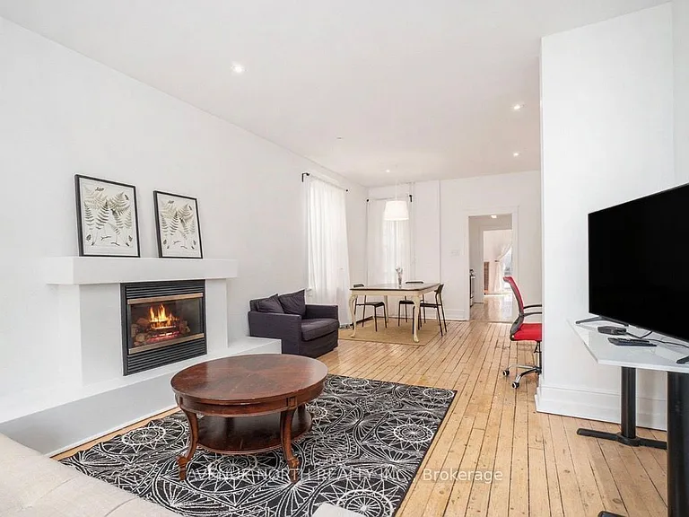 208 Clarence St #1 — Photo 15