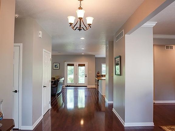 3rd image of 207 Fernwood Dr