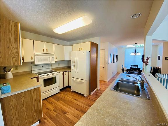 2nd image of 37 Bradfield Dr