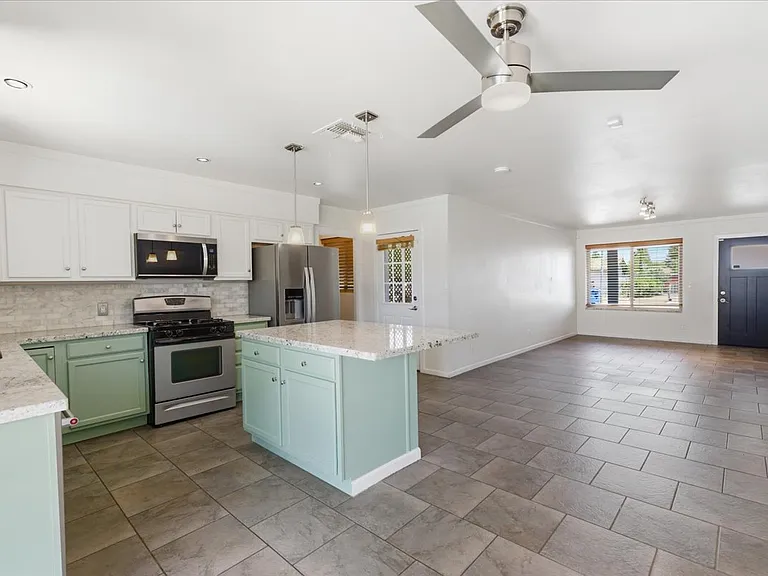 1433 E Windsor Ave — Photo 7