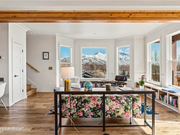 231 E Eagle Avenue, Palmer, AK 99645