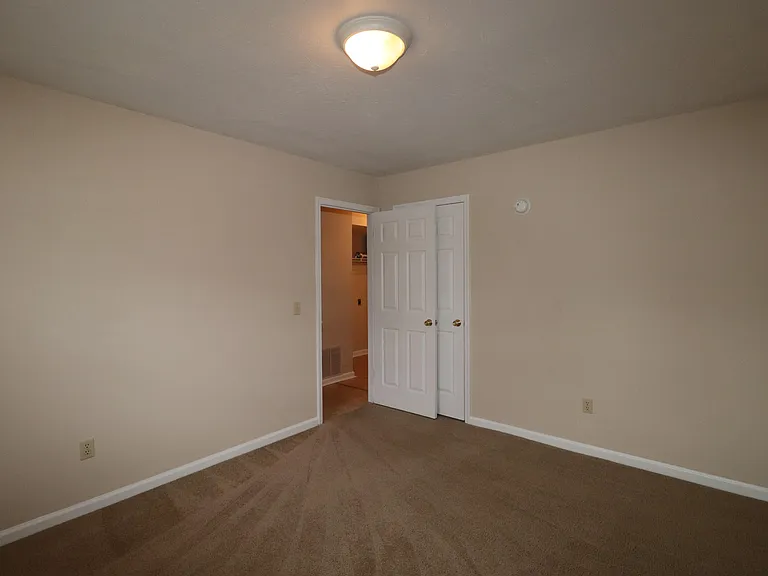 238 Lakeview Dr — Photo 8