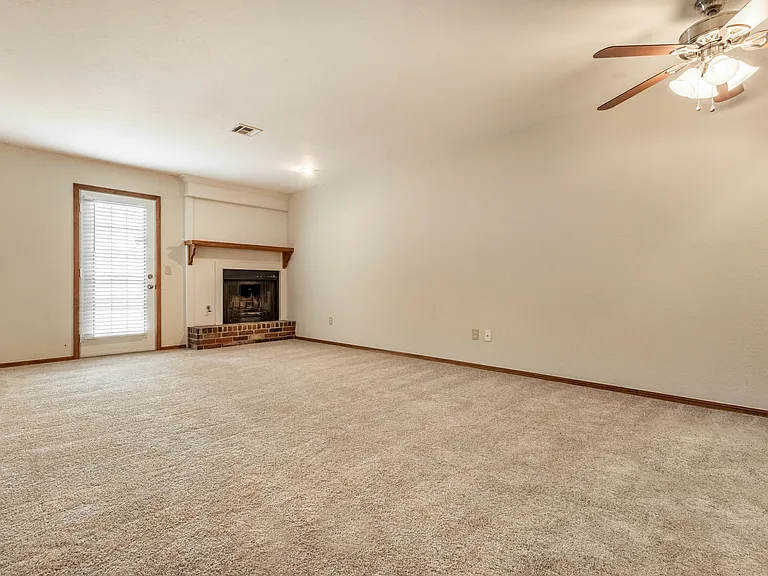 231 Barrett Pl — Photo 4