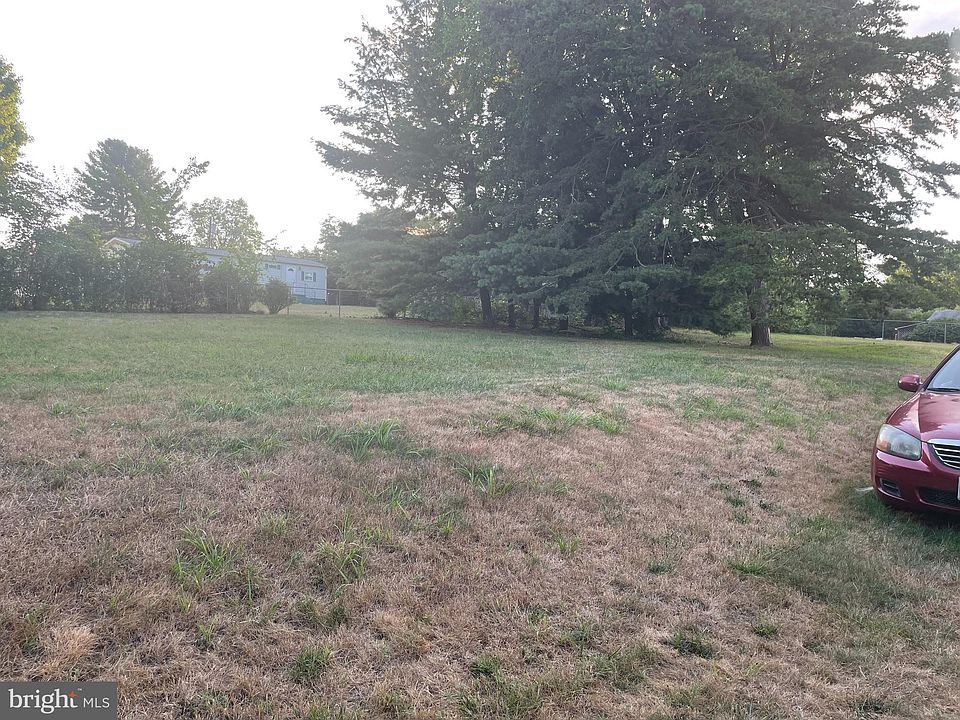 2nd image of 849 W 14th St