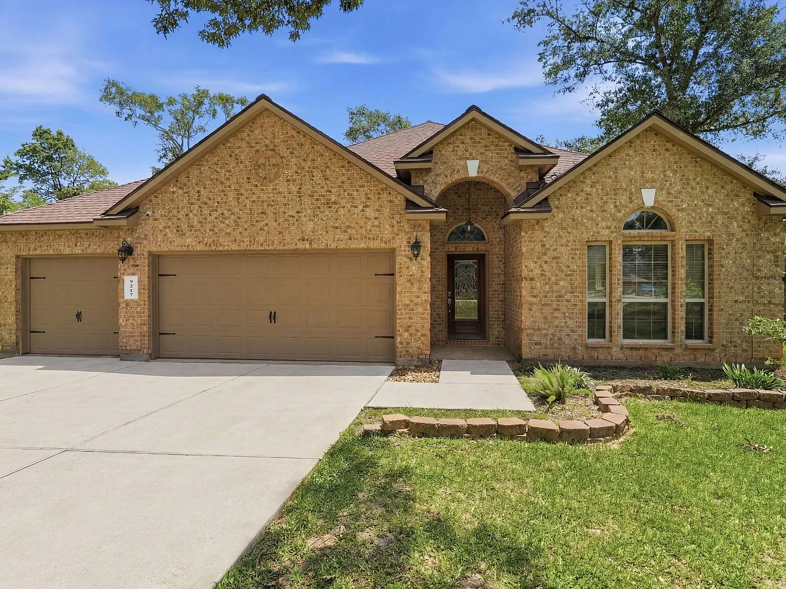 4 bed, 2.0 bath, 1778 sqft, $2,600 — Photo 4