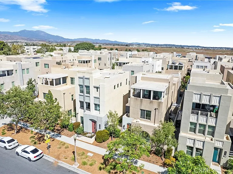 291 Carmine — Photo 2